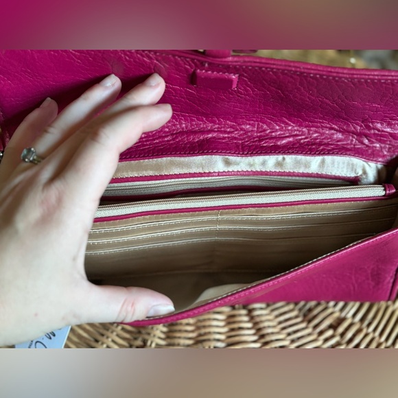 ANN TAYLOR LEATHER CLUTCH w/t CHAIN STRAP - Picture 6 of 6